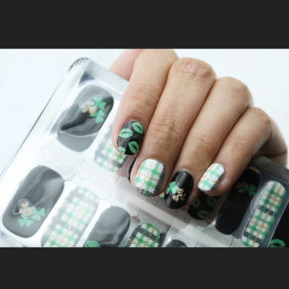 5 for $15 Nail Wraps- St Patty's Kisses - Picture 2 of 6